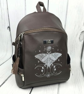 Plecak Abbey brązowy z haftem ćmy  