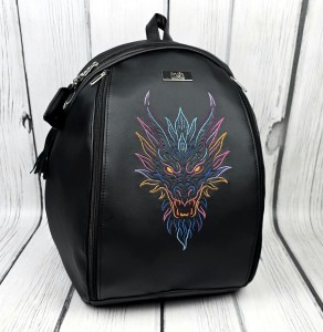  Plecak czarny z haftem głowy smoka