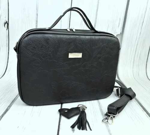 Torebka box czarna tłoczone kwiaty 