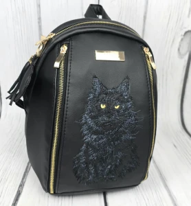  Plecak czarny z haftem kota maine coon