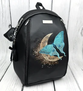  Plecak czarny z haftem ćmy z księżycem 