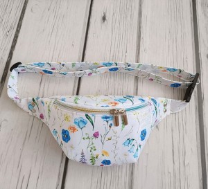 Nerka łąka z chabrami biała M  