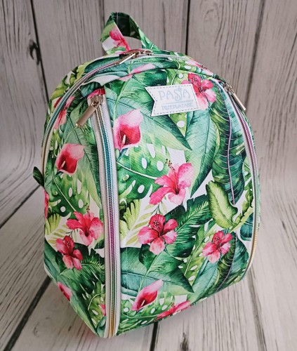 Plecak hibiskusy na liściach 