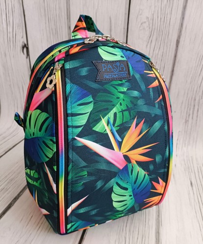 Plecak strelicja na czarnym 