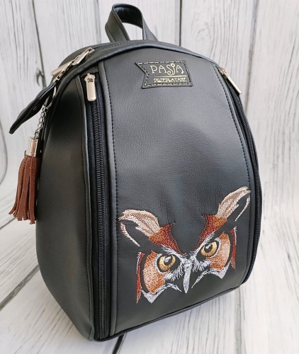  Plecak czarny z haftem sowy 