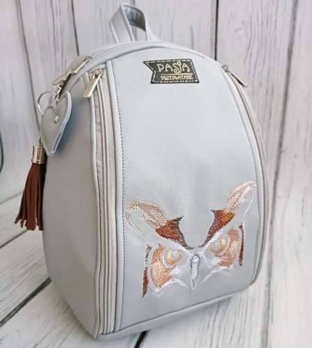  Plecak szary z haftem sowy