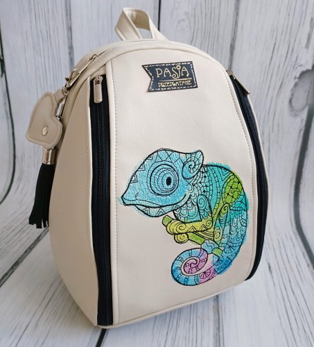  Plecak ecru z haftem kameleona 