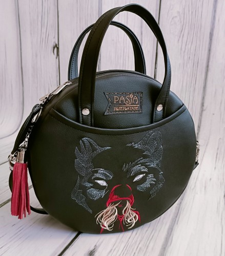 Torebka Magdalena z haftem wilka z kobietą 