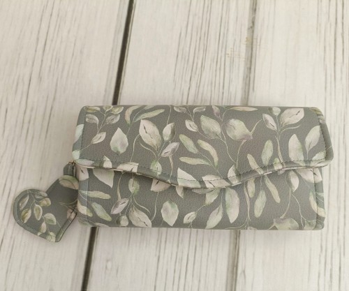 Portfel liście na szarym