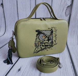 Torebka box oliwkowa z haftem sowy