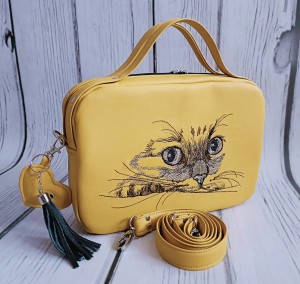 Torebka box musztarda z haftem kotka