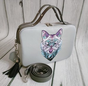 Torebka box szary z grafitem i haftem wilka leśnego