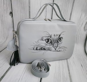 Torebka box szara z haftem kotka