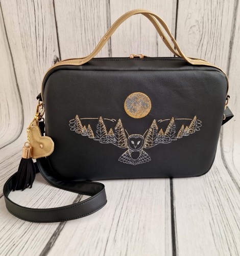Torebka box czarna z haftem sowy z księżycem
