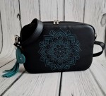 Torebka box czarna z haftem  turkusowej mandali  