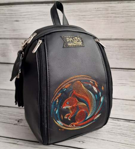  Plecak czarny z haftem wiewiórki boho 