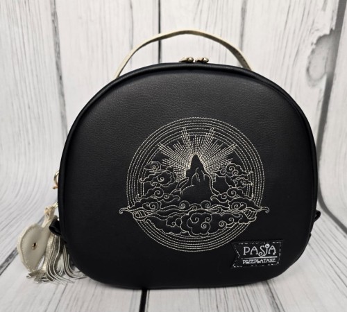 Torebka Hugo czarna haftem gór i slońca