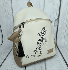 Plecak ecru z haftem gekona