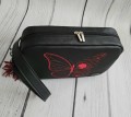 Torebka box czarna z haftem czerwonego motyla