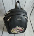  Plecak czarny z haftem złotej rybki