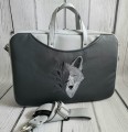 Torba na laptop szaro-czarna z haftem wilka z gałązką