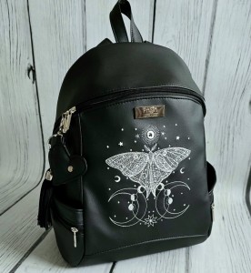 Plecak Abbey czarny z haftem ćmy 