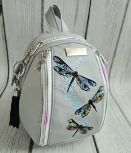  Plecak szary z haftem ważek