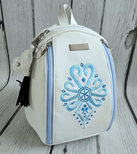  Plecak biały z haftem niebieskiej  parzenicy 