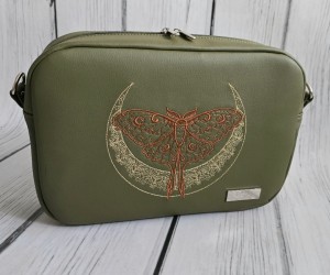 Torebka box khaki z haftem ćmy z księżycem 
