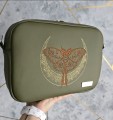 Torebka box khaki z haftem ćmy z księżycem 