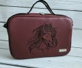 Torebka box burgund z haftem konia z listkami