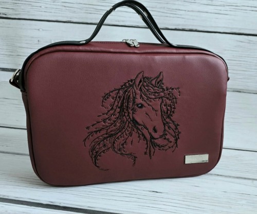 Torebka box burgund z haftem konia z listkami