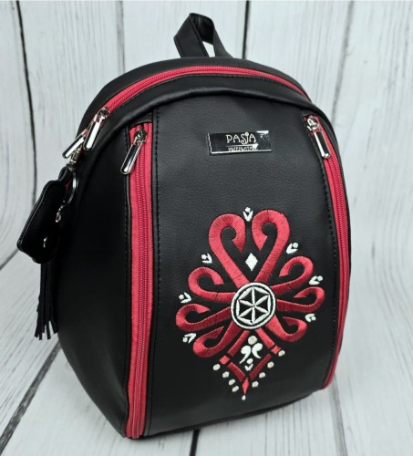  Plecak czarny z haftem parzenicy góralskiej