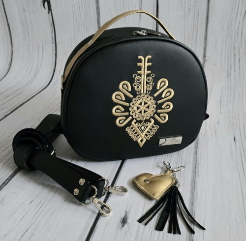 Torebka Hugo czarna z haftem  złotej parzenicy