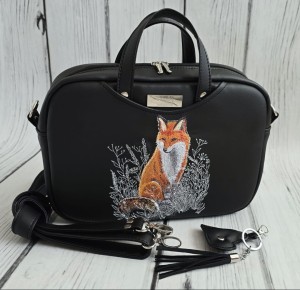 Torebka box standard czarna z haftem zimowego lisa 