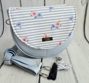 Torebka Felicja kwiatuszki na pasach