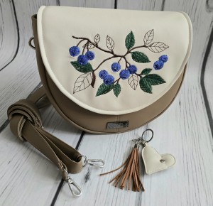 Torebka Felicja cappuccino z haftem jagód