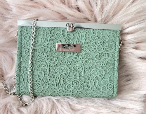 Kopertówka Ashley zielona tłoczone kwiaty