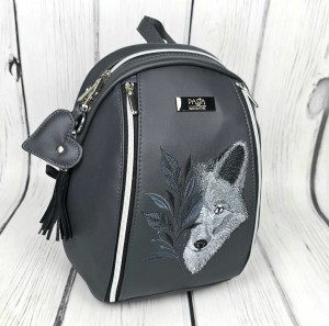  Plecak grafitowy z haftem wilka 