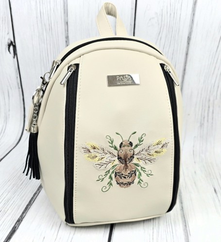  Plecak ecru z haftem pszczoły  L 