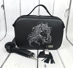 Torebka box czarny z haftem konia listkowego