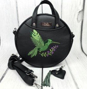 Torebka Magdalena czarna z haftem zielonego kolibra