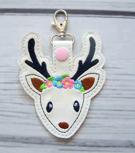 Brelok jeleń kwiaty